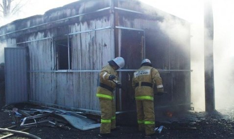 В Колтово горели частные дома, в Ледово сгорела бытовка