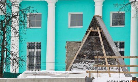 Памятник Сергию Радонежскому в Кашире накрыли «саркофагом»