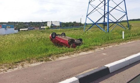 Легковой автомобиль оказался перевернутым в кювете на Каширском проспекте