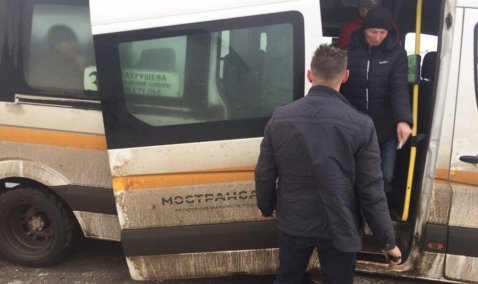 У автобуса Ожерелье – Кашира на маршруте отвалилась дверь