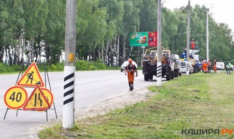 Рабочие восстановлили сбитые фонарные столбы в Кашире-3