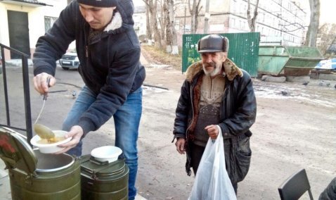 Благотворители еженедельно кормят нуждающихся в Кашире