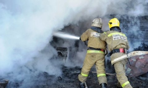 Около часа ушло на ликвидацию пожара в дачном доме в СНТ «Спутник»