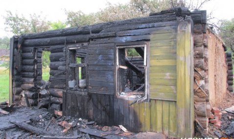 Жилой дом сгорел в деревне Бурцево в результате короткого замыкания в проводке