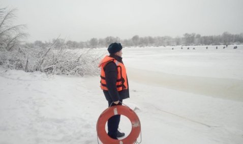 Непрочный и коварный: спасатели патрулируют Оку в Кашире и предупреждают об опасности выхода на лед