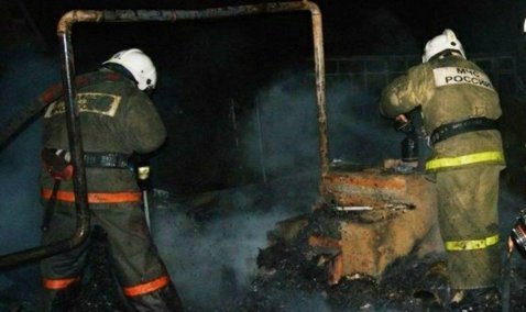 Хозяйственная постройка горела рано утром в микрорайоне Ожерелье