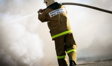 Семь человек участвовали в тушении гаража в поселке Большое Руново