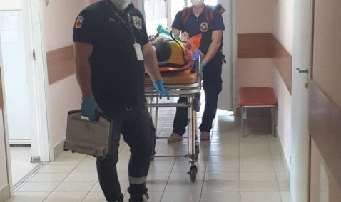 Мужчину, упавшего с моста, доставили вертолетом из больницы Ожерелья в Коломну