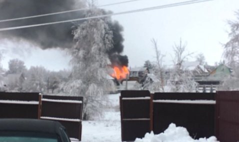 Пожар в садовом доме случился утром в деревне под Каширой