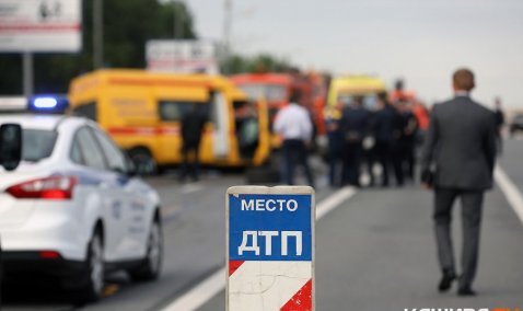 Три человека стали жертвами пятничного ДТП с автомобилями Lada и Mitsubishi на трассе «Каспий»