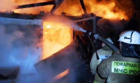 Пожар в хозпостройке ликвидировали накануне вечером на окраине Ожерелья