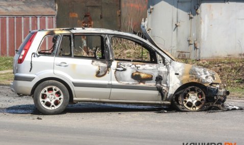 Автомобиль Ford Fusion сгорел на улице Ленина в Кашире-3