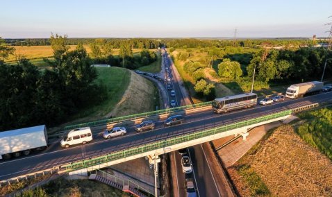 Дачный сезон: как выглядят воскресные километровые пробки в Кашире