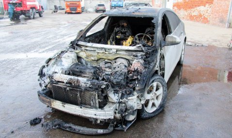 Стало известно, сколько автомобилей сгорело в результате вчерашнего пожара в автосервисе «Алан+»