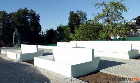 Скамейки, клумбы, плитка – как изменилась территория благоустройства у памятника Сергию Радонежскому в Кашире
