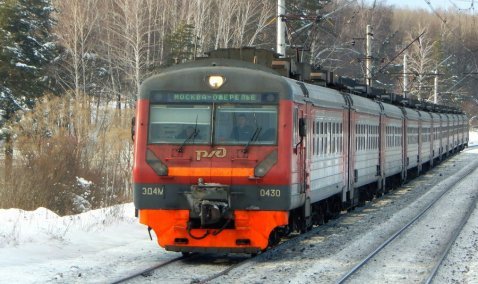 Поезд Москва – Ожерелье сбил двоих человек, один из них погиб