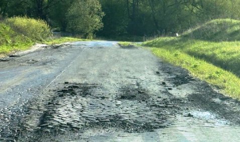 Под Каширой «поплыла» и потрескалась дорога, которую ремонтировали два года назад