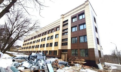 Терапевтический корпус в Кашире отремонтирован наполовину: работы обещают завершить раньше срока