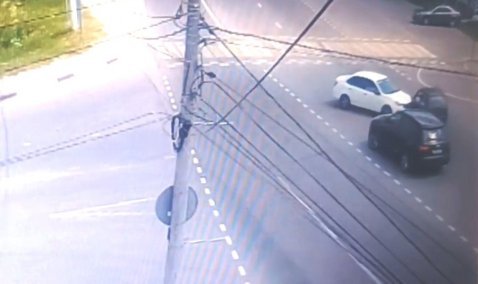 Отечественные легковушки столкнулись рядом с рынком в Кашире-1