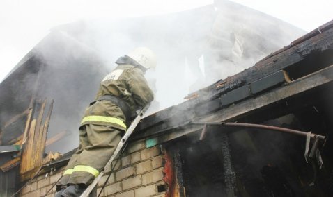 Около полутора часов ушло на ликвидацию пожара в деревне Кокино