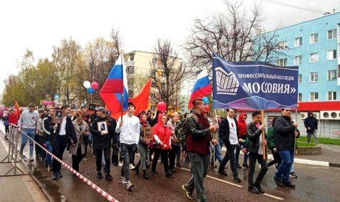 Несколько тысяч каширян в День Победы прошли в торжественном параде по улицам Каширы-2