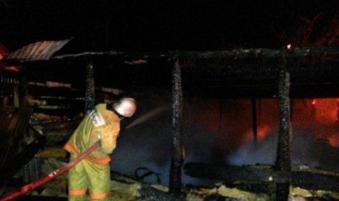 На улице Гвардейской в Кашире горело нежилое здание