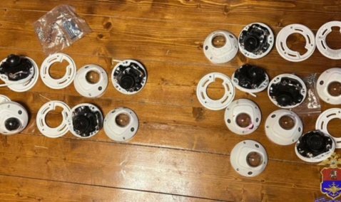 Двое мужчин украли десяток камер наблюдения в электричке Москва – Ожерелье