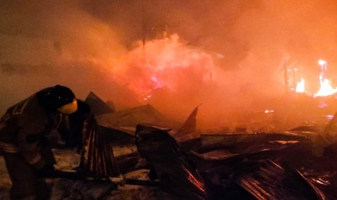 В Зендиково более двух часов тушили пожар в хозяйственной постройке