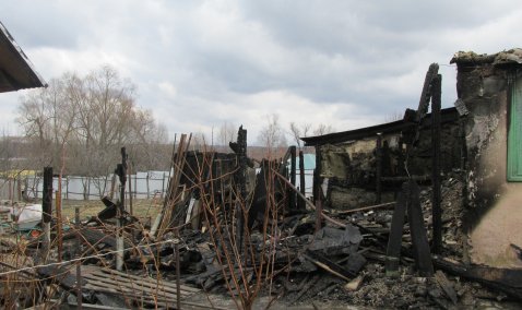 Пожар в строении на улице Чичерина едва не перекинулся на три соседних дома