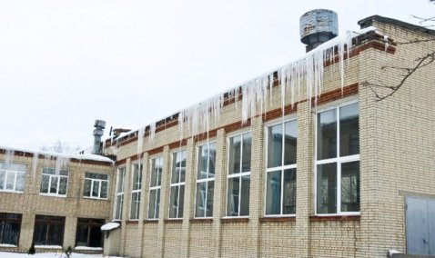 По предписанию Госадмтехнадзора в Кашире очистили от снега и наледи больше 30 кровель