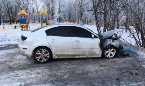 Прошлой ночью в Кашире-3 сгорел автомобиль Mazda 3
