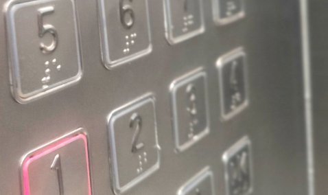 Жильцам дома в Кашире-2 предложили еще почти месяц жить с неработающим лифтом