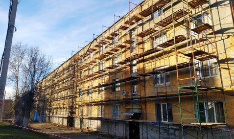 Фасады домов начали ремонтировать на улице Ионова в Кашире