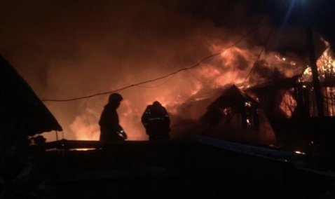 Частный жилой дом горел ночью в Кашире-1