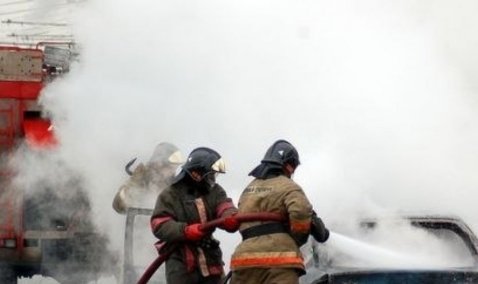 Автомобиль загорелся сегодня утром в деревне рядом с Каширой