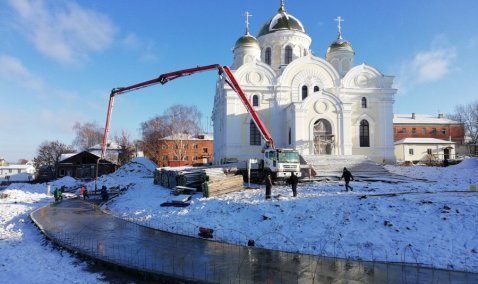 На реконструкции Никитского храма строят подпорную стену