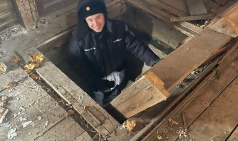 Каширские спасатели достали собаку, которая четыре дня просидела в подвале заброшенной больницы