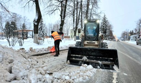 В Кашире усилили уборку снега, но жители просят пересмотреть приоритеты