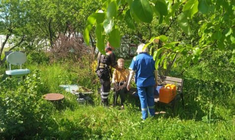 Провалившихся в колодец пенсионерку с собакой спасли в деревне под Каширой