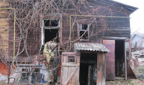 Деревянный дом на три семьи пострадал от пожара в Кашире-1