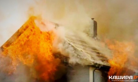 В деревне Кореньково горит дачный дом