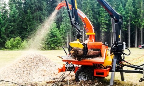 У коммунальщиков Каширы появится профессиональный прицепной измельчитель для переработки древесины