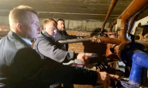 Руководство округа отчиталось о ремонте сетей в районе школы №4