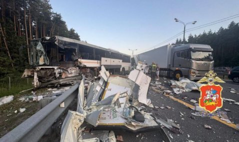 Погибший и пострадашие: автобус Кашира — Москва врезался в фуру на М-4 «Дон»