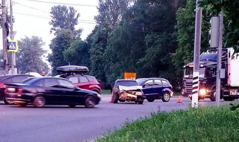 Столкновение на Стрелецком перекрестке, иномарка в кювете у Новоселок – итог ДТП минувших выходных