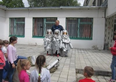 Каширские огнеборцы провели занятие в детском оздоровительном лагере «Юный спасатель"