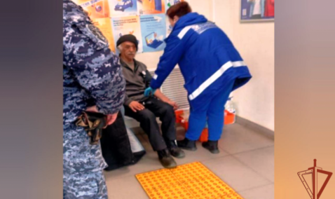 Каширские росгвардейцы пришли на помощь упавшему на проезжей части мужчине