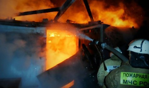 Гараж сгорел вчера вечером в поселке Богатищево