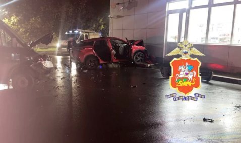 Женщина-водитель погибла, врезавшись в заправку на «Тещином языке» в Кашире