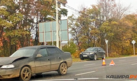 На Каширском проспекте столкнулись легковые автомобили